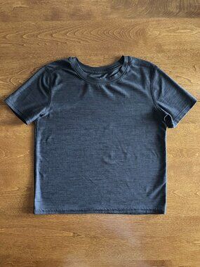 Old Navy charcoal activewear tee S 6-7